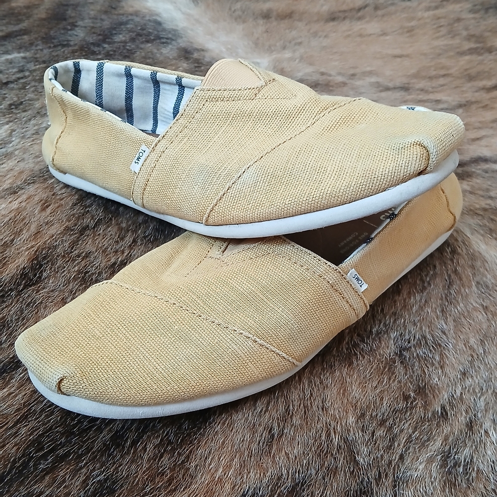 Toms Slip-On Canvas Shoes in Yellow